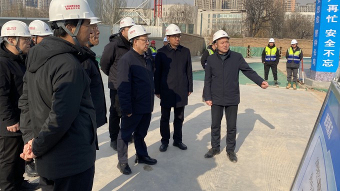 張佩峰到項目施工現場督導檢查節(jié)前安全生產工作
